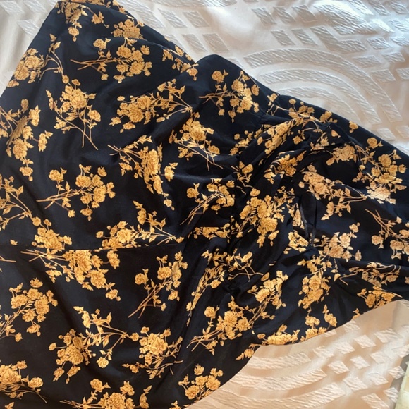 1XL Black & Gold Botanical Print Romper - Picture 3 of 4
